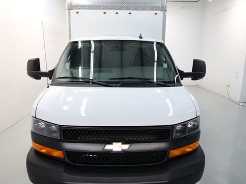 Used 2022 Chevrolet Express 3500 w/ Driver Convenience Package RWD image 34