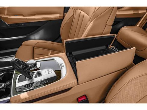 Used 2019 BMW 740i xDrive AWD/4WD image 17