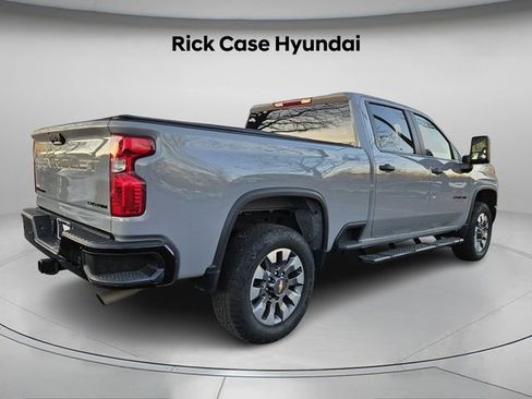 Used 2024 Chevrolet Silverado 2500 Custom w/ Custom Value Package image 8