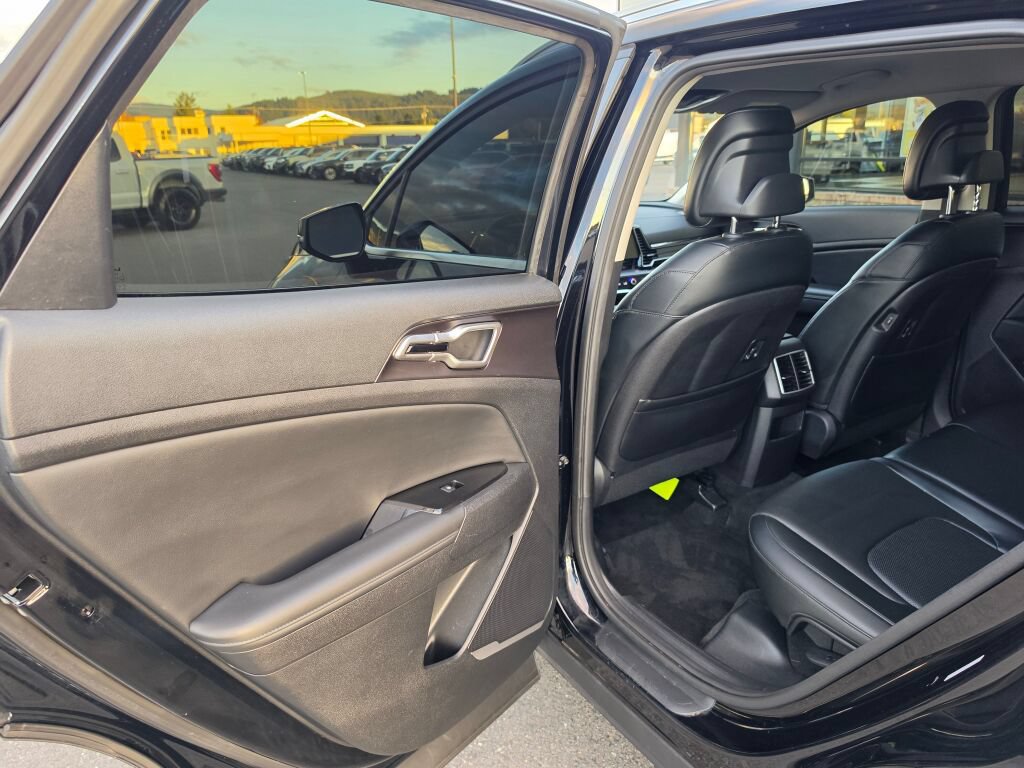 Used 2023 Kia Sportage EX AWD/4WD image 11