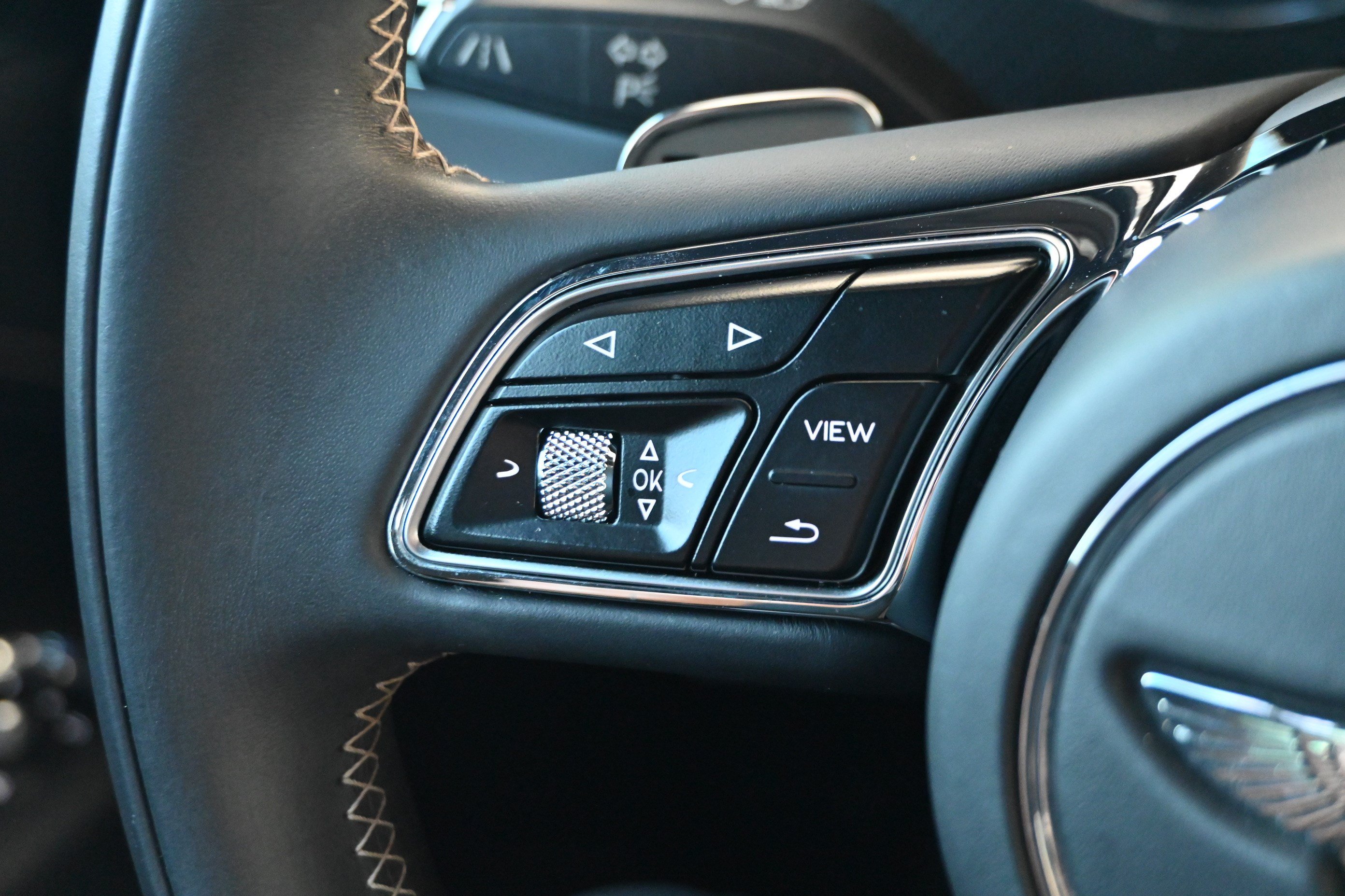 Used 2021 Bentley Bentayga AWD/4WD image 30