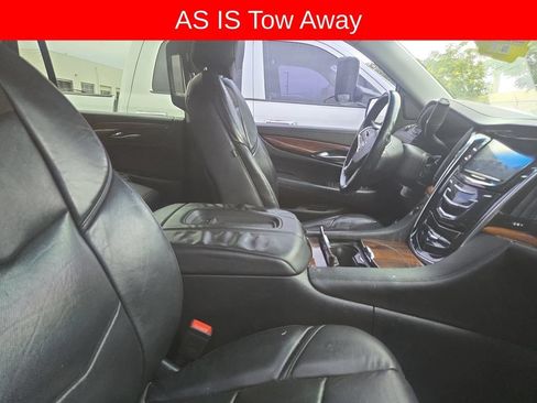 Used 2015 Cadillac Escalade Luxury AWD/4WD image 6