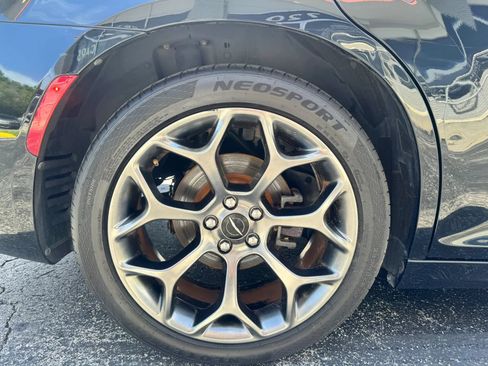 Used 2018 Chrysler 300 S w/ 300S Premium Group RWD image 12