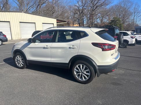 Used 2022 Nissan Rogue Sport SV image 5