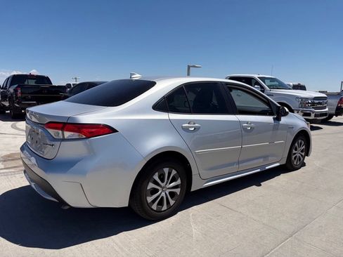 Used 2021 Toyota Corolla LE FWD image 2