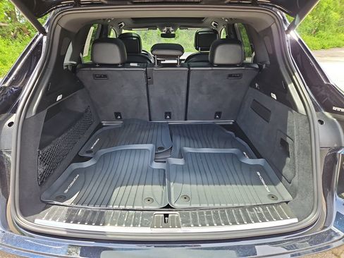Certified 2023 Porsche Cayenne Platinum Edition AWD/4WD image 37