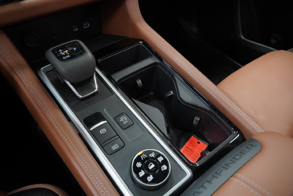 Used 2024 Nissan Pathfinder Platinum AWD/4WD image 33