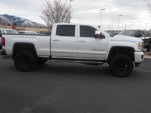 Used 2019 GMC Sierra 2500 Denali w/ Duramax Plus Package image 3