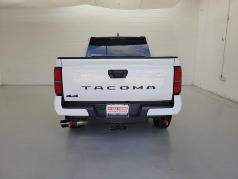 Used 2025 Toyota Tacoma SR5 AWD/4WD image 6
