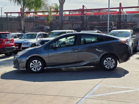 Used 2017 Toyota Prius Two image 11