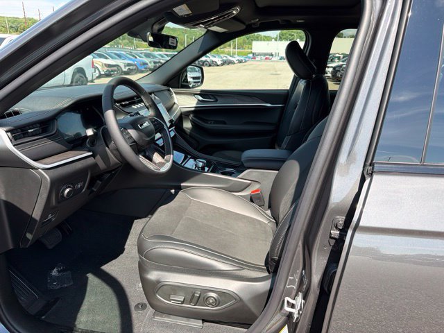 New 2026 Jeep Grand Cherokee Altitude AWD/4WD image 14