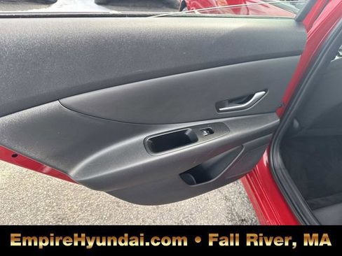 Used 2023 Hyundai Elantra SEL w/ Convenience Package image 14