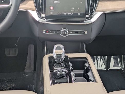 New 2026 Volvo XC90 B6 Plus w/ Protection Package Premier AWD/4WD image 21