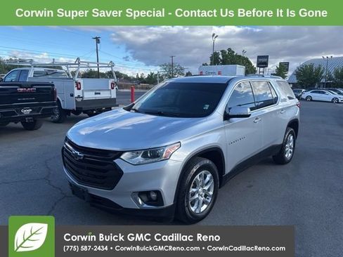 Used 2018 Chevrolet Traverse LT w/ LPO, Black Accent Package AWD/4WD image 1