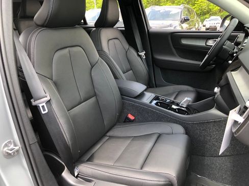 New 2025 Volvo XC40 B5 Plus w/ Protection Package Premier image 32