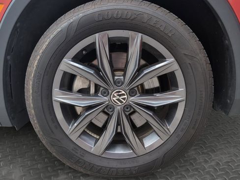 Used 2023 Volkswagen Tiguan SE AWD/4WD image 27