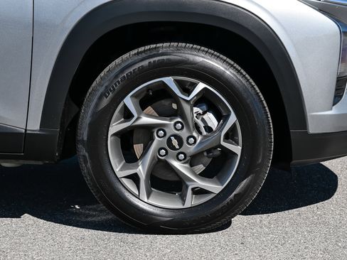 Used 2025 Chevrolet Trax LT w/ LT Convenience Package image 11