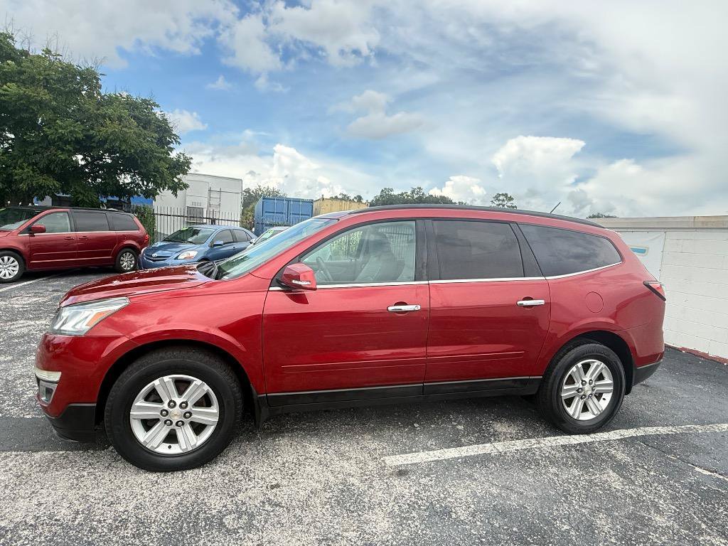 Used 2014 Chevrolet Traverse LT FWD image 2