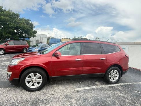 Used 2014 Chevrolet Traverse LT FWD image 2