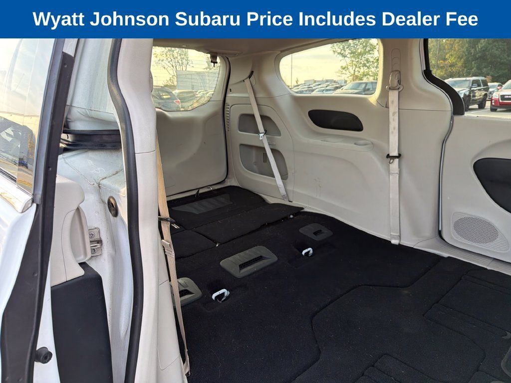 Used 2020 Chrysler Pacifica Touring FWD image 38