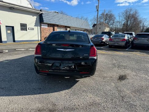 Used 2019 Chrysler 300 Touring w/ Sport Appearance Package image 16