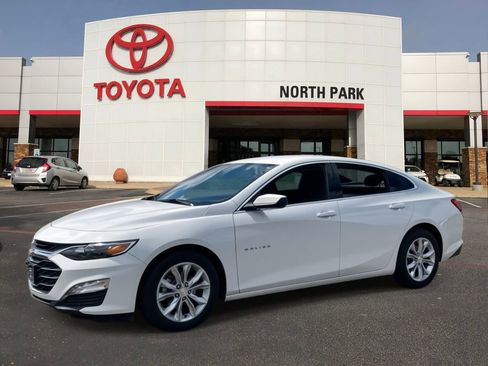 Used 2024 Chevrolet Malibu LT FWD image 1