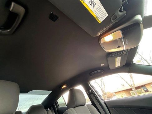 Used 2022 Dodge Charger SXT w/ Blacktop Package image 17