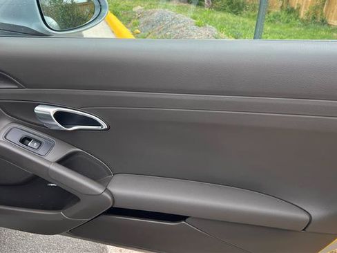 Used 2018 Porsche 718 Boxster RWD image 53