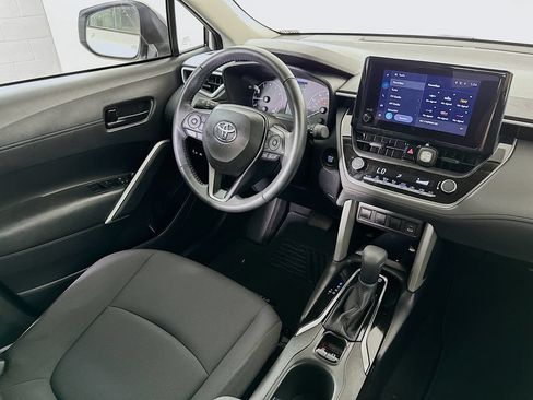 Used 2025 Toyota Corolla Cross LE FWD image 19