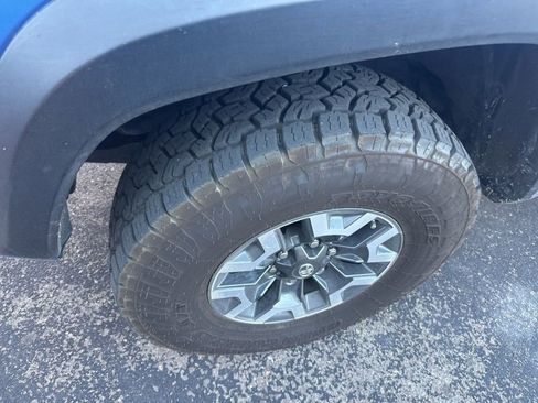 Used 2017 Toyota Tacoma TRD Off-Road AWD/4WD image 3