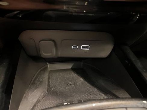 Certified 2024 Chevrolet Trax RS w/ Sunroof Package FWD image 22