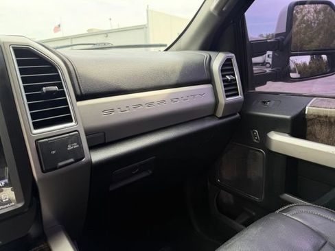 Used 2018 Ford F250 Lariat w/ Lariat Ultimate Package AWD/4WD image 15