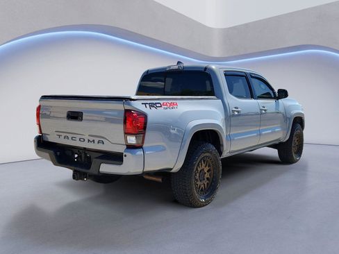 Used 2018 Toyota Tacoma TRD Sport AWD/4WD image 3