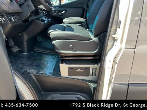 Used 2025 Mercedes-Benz Sprinter 2500 image 17