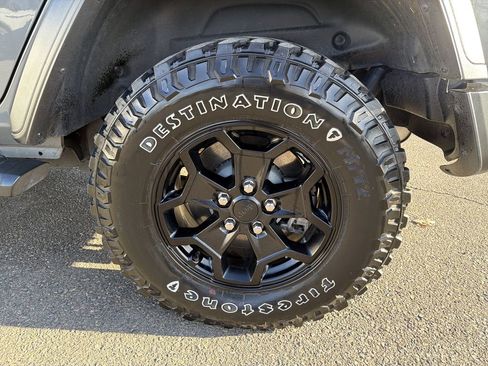 Used 2023 Jeep Wrangler Unlimited w/ Sun & Screen Package image 32