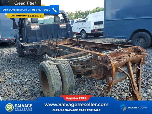 Used 2004 GMC Sierra 3500 W/T RWD image 3