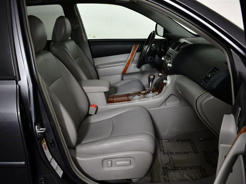 Used 2010 Toyota Highlander Limited image 19