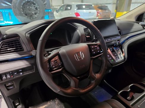 Used 2025 Honda Odyssey Elite image 4