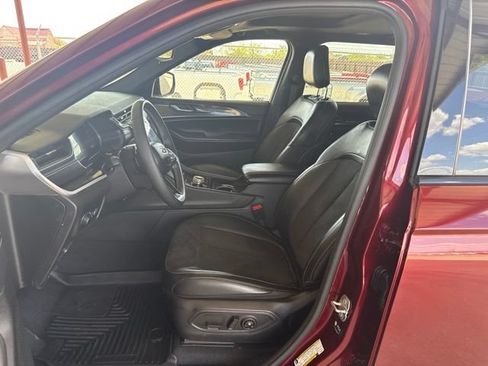 Used 2023 Jeep Grand Cherokee L Laredo AWD/4WD image 13