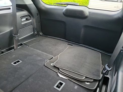 Used 2023 Ford Explorer XLT w/ Equipment Group 202A RWD image 9