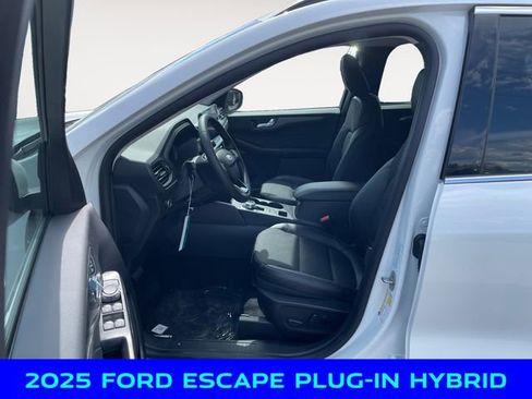 New 2025 Ford Escape SE image 9