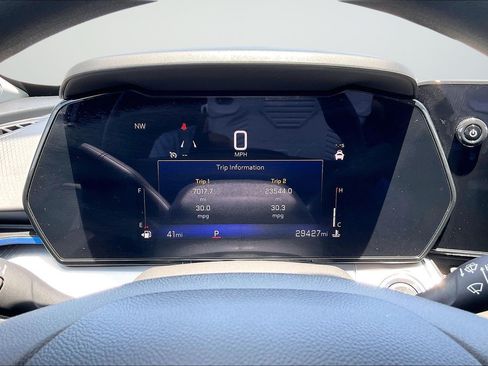 Used 2025 Chevrolet Trax LT FWD image 11