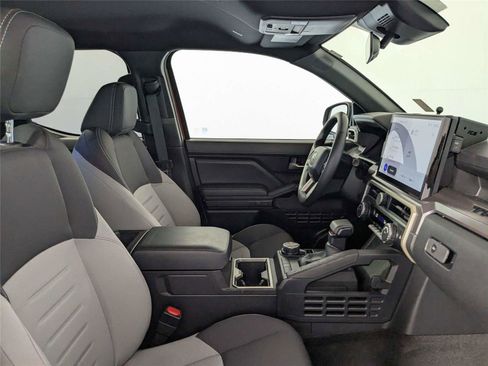 Used 2025 Toyota Tacoma TRD Off-Road AWD/4WD image 31