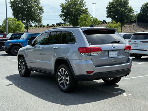 Used 2018 Jeep Grand Cherokee Limited AWD/4WD image 3