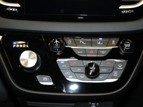 New 2026 Chrysler Voyager LX image 18