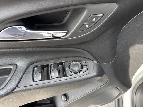 Used 2022 Chevrolet Equinox LT FWD image 14