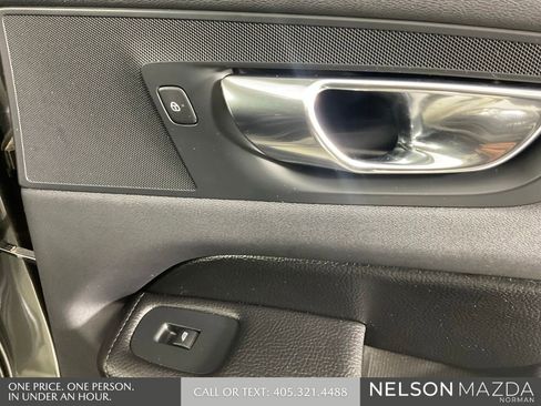 Used 2019 Volvo XC60 T5 Momentum w/ Premium Package FWD image 24