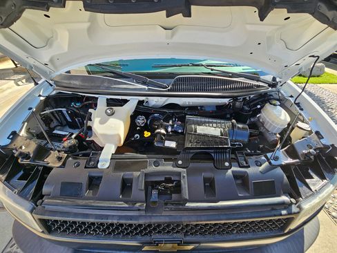 Used 2018 Chevrolet Express 3500 Extended w/ Driver Convenience Package image 25