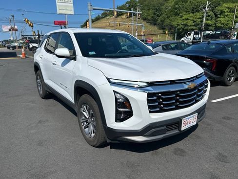 Used 2025 Chevrolet Equinox LT AWD/4WD image 2