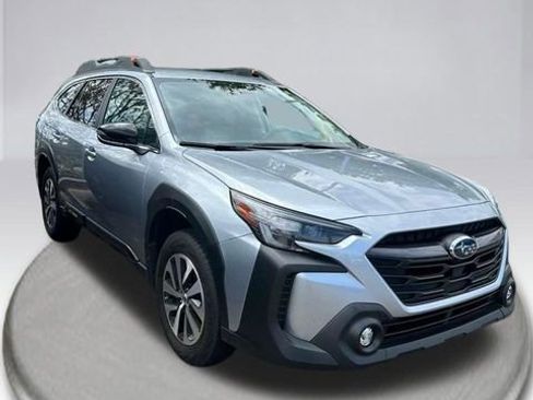 Certified 2025 Subaru Outback Premium AWD/4WD image 1